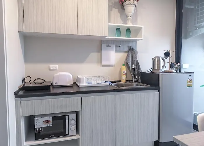 Cozy Near Mrt Station And Malls Apartment Bangkok