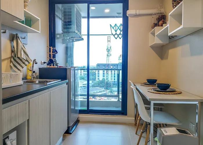 Cozy Near Mrt Station And Malls Bangkok
