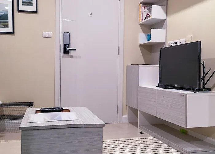 Cozy Near Mrt Station And Malls